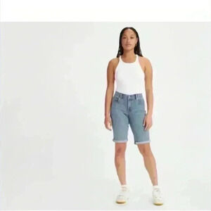 Levi’s size 27 Classic Bermuda shorts. Medium wash, no distressing. VGUC.